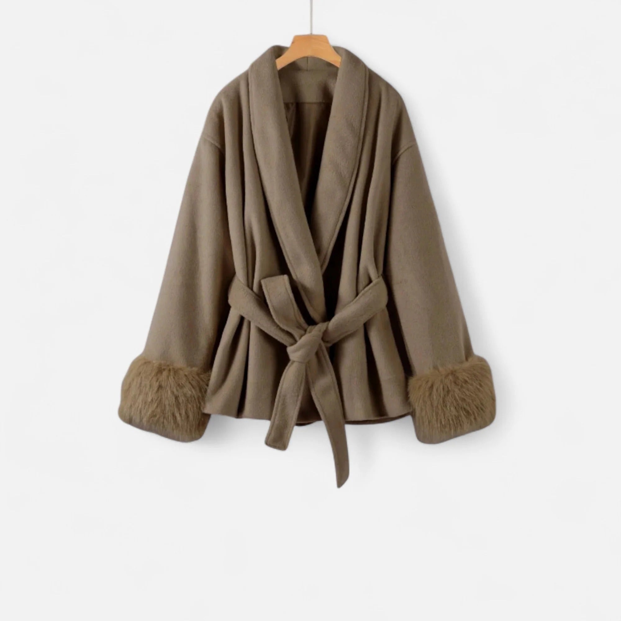 Westlyn™ | Manteau en fausse fourrure pour femme – Élégance Ivy League à lacets